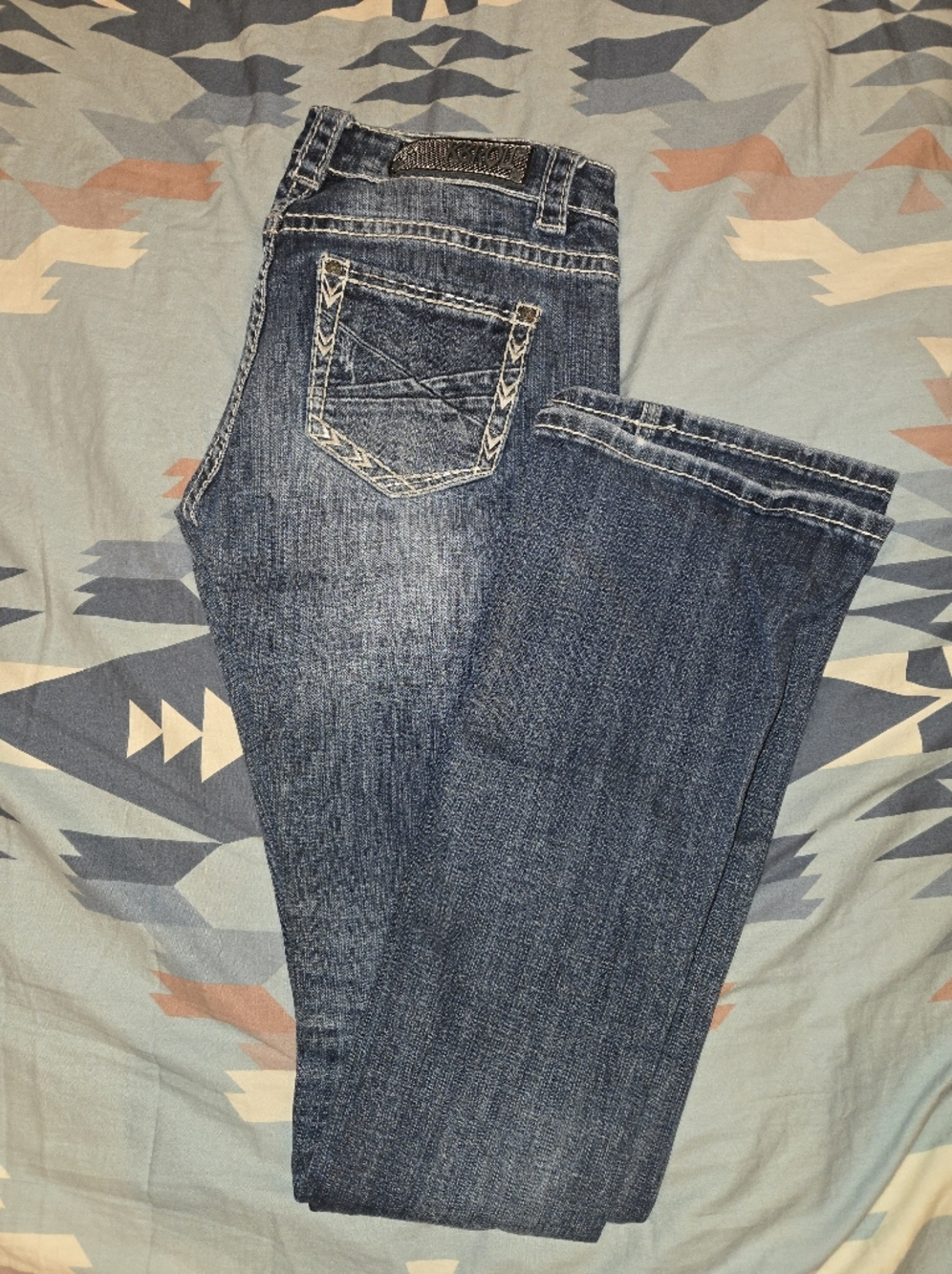 Rock & Roll Cowgirl Revival Low Rise Straight Leg Jeans. Size: 27W X 36L